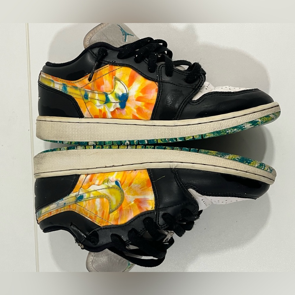 Jordan 1 low, tie dye, size, 5.5Y - Picture 4 of 7